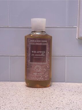 Bath & Body Works Wrapped In Vanilla Body Wash